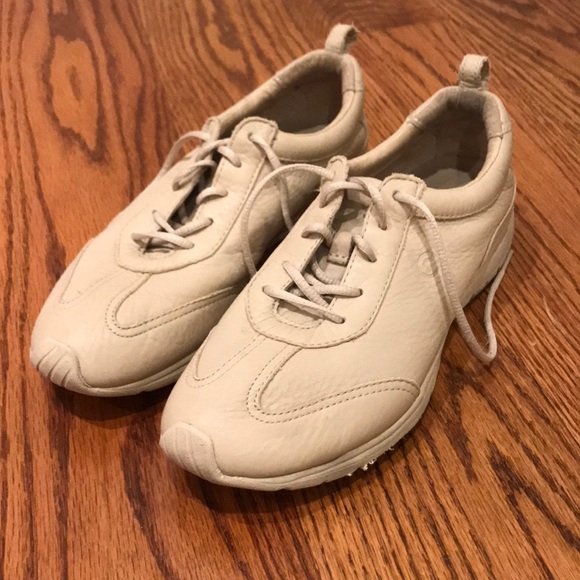 rockport walking sneakers